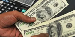 از قیمت جهانی دلار چه خبر؟