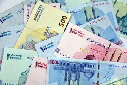 نقدینگی عقب نشست؛ آخرین سد ایران برابر تورم بالا
