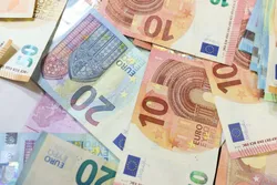 گزارش میدانی ایبِنا از فروش ارز در صرافی&zwnj;ها