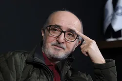در شرایط جنگی نمی&zwnj;توان نسخه اقتصاد آزاد پیچید/ اولویت بانک مرکزی تأمین ارز کالا&zwnj;های اساسی است