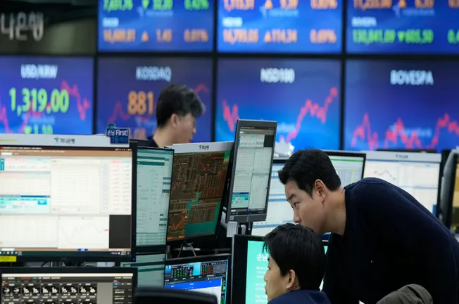 بحران بدهی در واشنگتن، طوفان در بازار‌های شرق آسیا