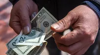 انتقاد‌ها از مداخله ارزی بانک مرکزی جنبه سیاسی دارد